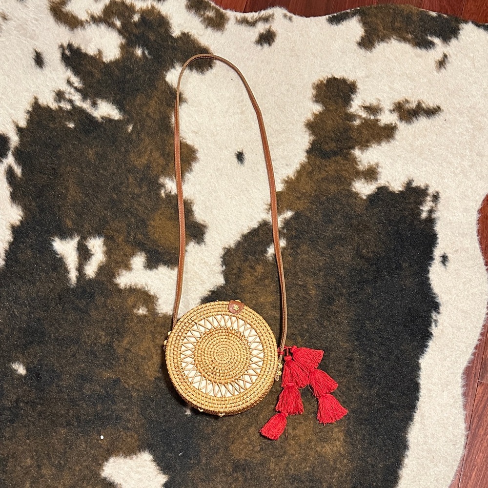 👄Round Straw Crossbody Bag with Red Tassels